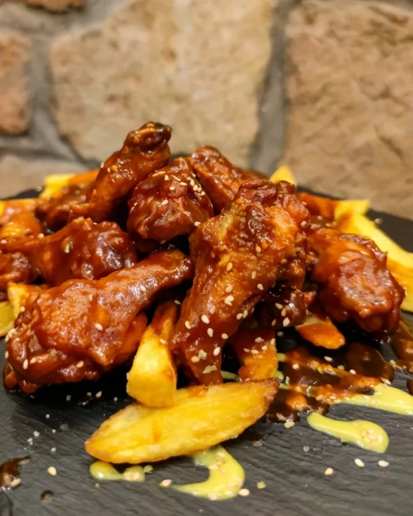 alitas de pollo con patatas restaurante en Aluche Madrid